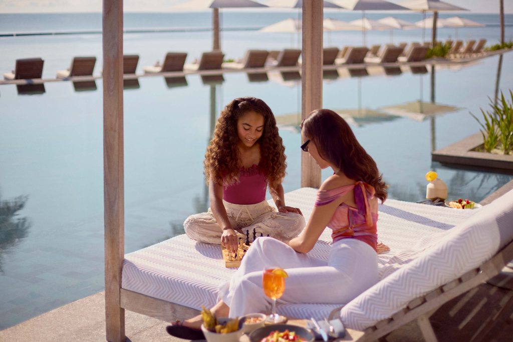 PISCINA, CAMA BALI, JUEGOS DE MESA